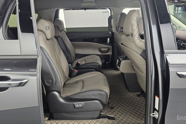 2024 Kia Carnival с пробегом 5 839 км