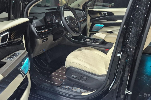 2025 Kia Carnival с пробегом 26 000 км