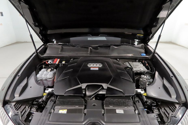 2023 Audi Q8 с пробегом 55 177 км