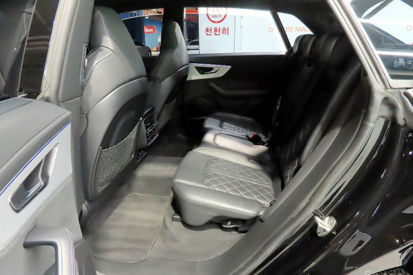 2023 Audi Q8 с пробегом 55 177 км