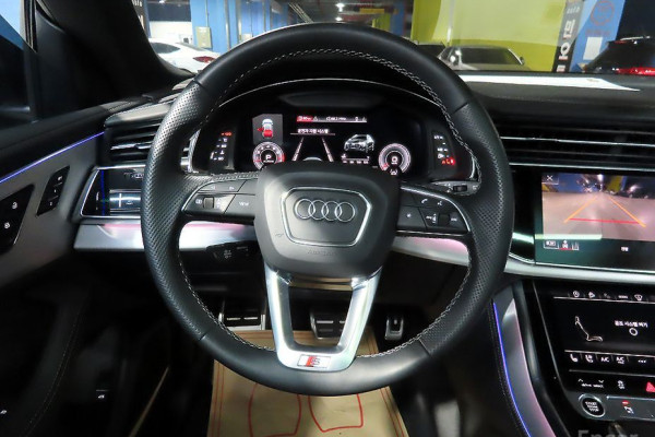 2023 Audi Q8 с пробегом 55 177 км