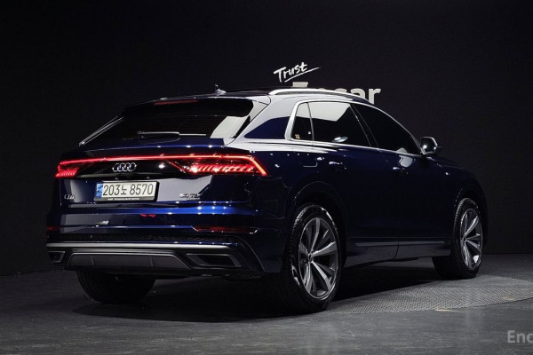 2021 Audi Q8 с пробегом 92 542 км