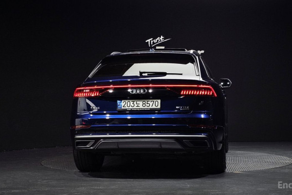 2021 Audi Q8 с пробегом 92 542 км