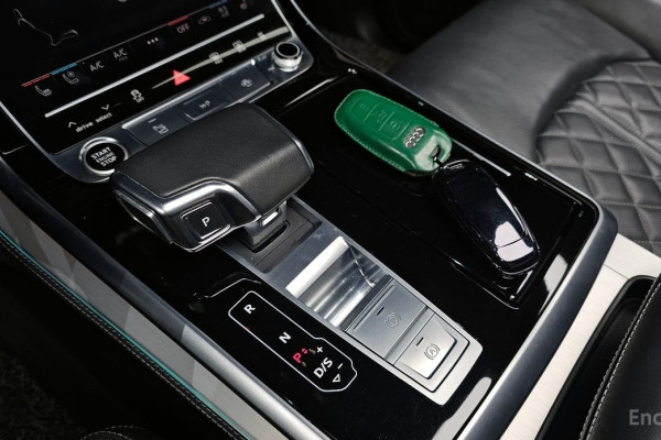 2021 Audi Q8 с пробегом 92 542 км