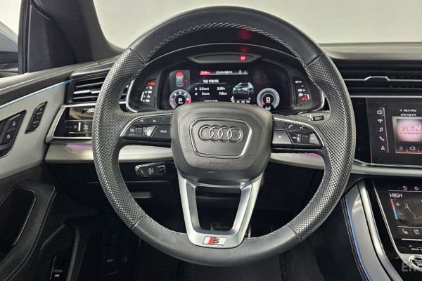 2021 Audi Q8 с пробегом 88 225 км