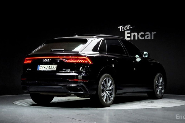 2021 Audi Q8 с пробегом 111 772 км