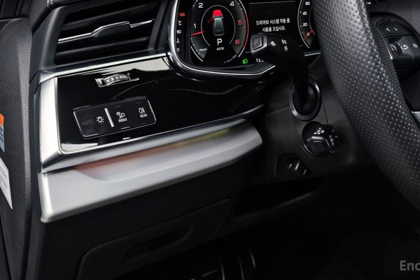 2021 Audi Q8 с пробегом 92 542 км