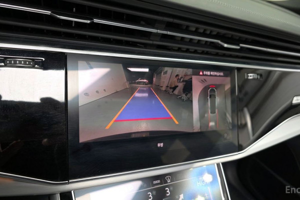 2021 Audi Q8 с пробегом 40 049 км