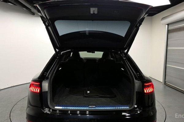 2021 Audi Q8 с пробегом 40 049 км