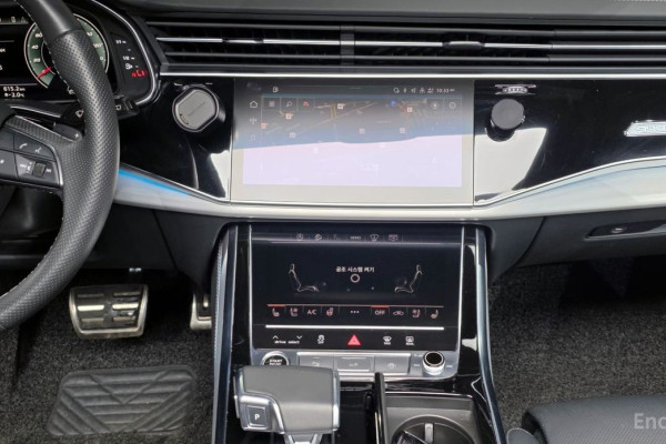 2021 Audi Q8 с пробегом 111 772 км