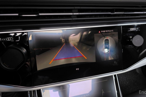 2021 Audi Q8 с пробегом 111 772 км