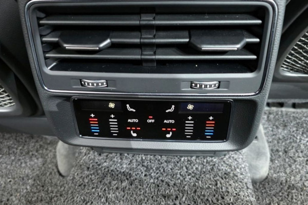 2021 Audi Q8 с пробегом 111 772 км