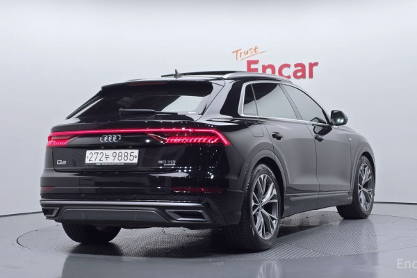 2020 Audi Q8 с пробегом 125 958 км