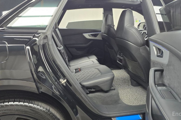 2022 Audi Q8 с пробегом 87 326 км