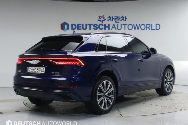 2021 Audi Q8 с пробегом 49 010 км