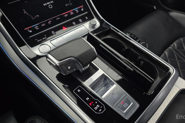 2020 Audi Q8 с пробегом 125 958 км