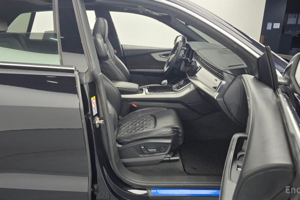2020 Audi Q8 с пробегом 125 958 км