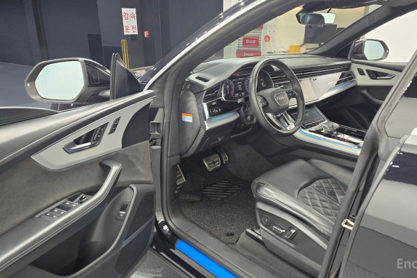 2020 Audi Q8 с пробегом 125 958 км