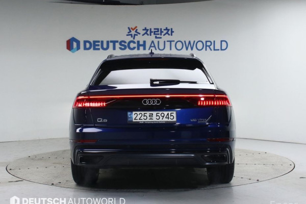 2021 Audi Q8 с пробегом 49 010 км