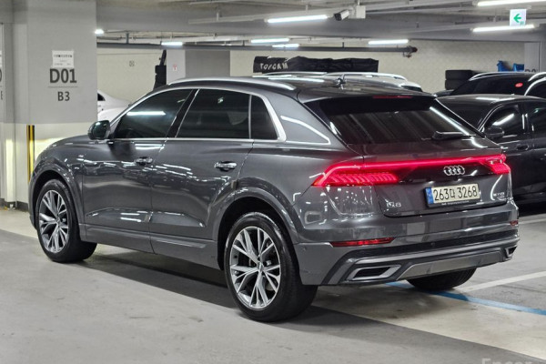 2021 Audi Q8 с пробегом 70 445 км