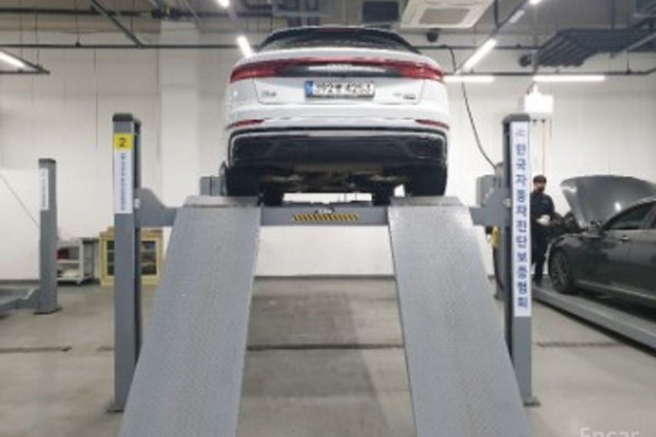 2022 Audi Q8 с пробегом 62 000 км