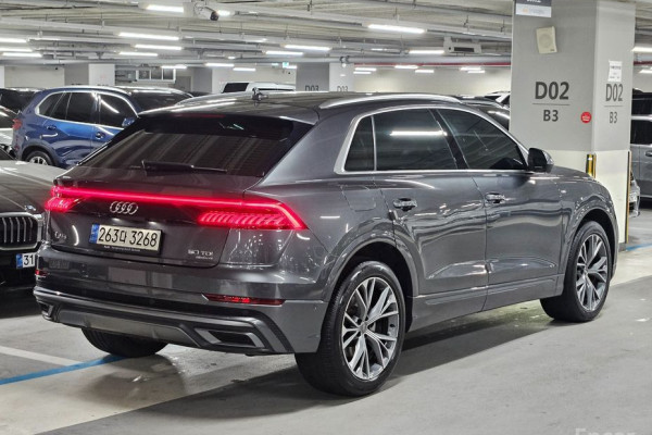 2021 Audi Q8 с пробегом 70 445 км