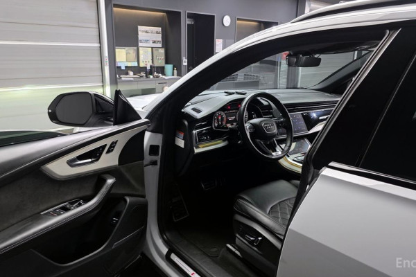 2021 Audi Q8 с пробегом 112 998 км