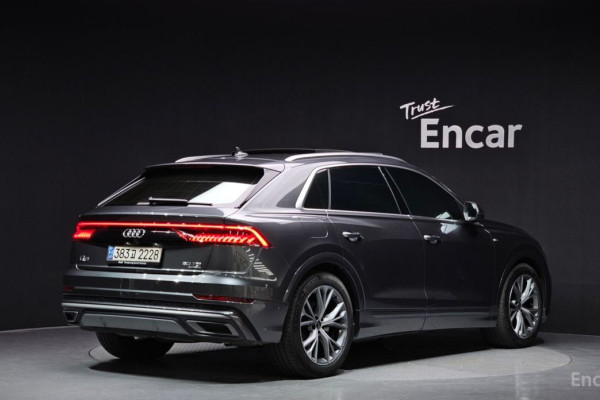 2021 Audi Q8 с пробегом 42 685 км