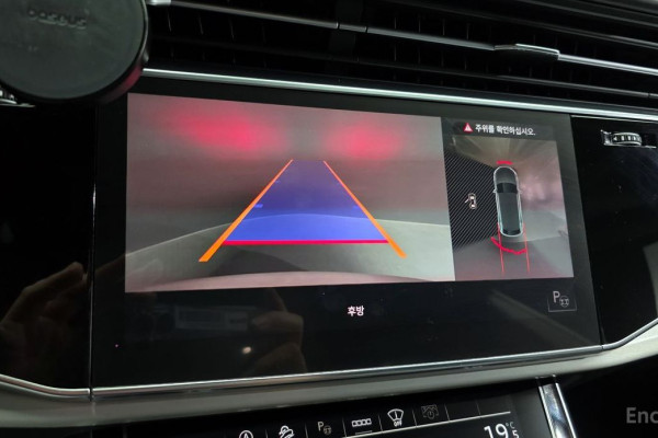 2021 Audi Q8 с пробегом 112 998 км