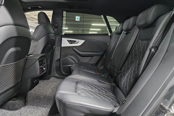 2021 Audi Q8 с пробегом 70 445 км