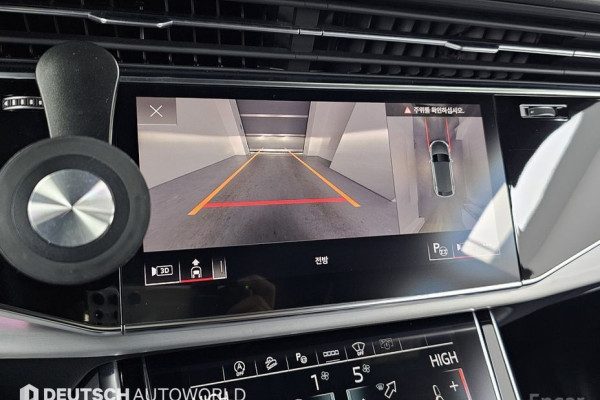 2021 Audi Q8 с пробегом 49 010 км