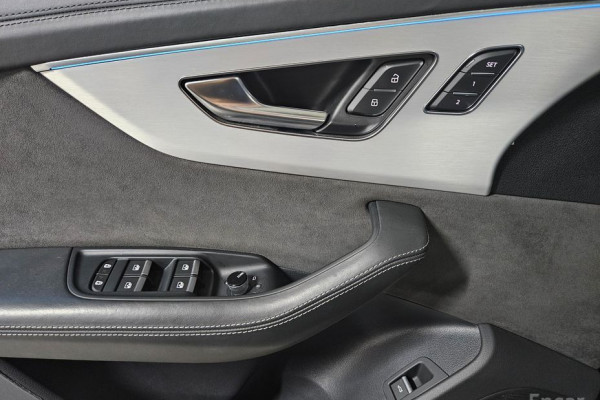 2021 Audi Q8 с пробегом 70 445 км