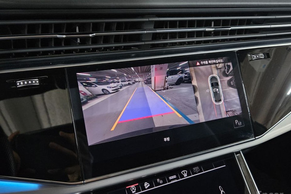 2021 Audi Q8 с пробегом 70 445 км