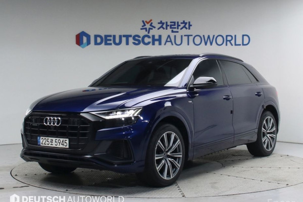 2021 Audi Q8 с пробегом 49 010 км