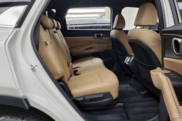 2024 Kia Sorento с пробегом 32 963 км