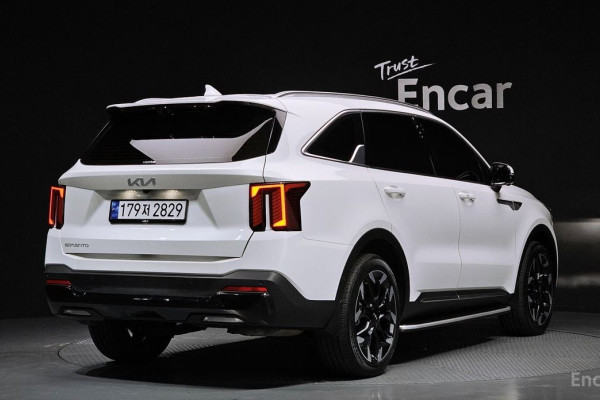 2023 Kia Sorento с пробегом 17 831 км
