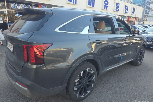 2024 Kia Sorento с пробегом 7 690 км