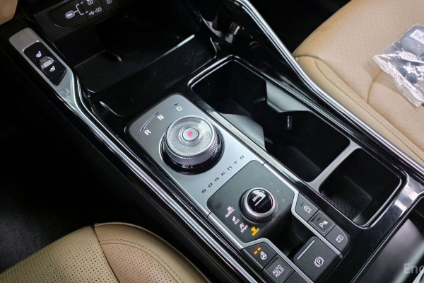 2023 Kia Sorento с пробегом 57 190 км