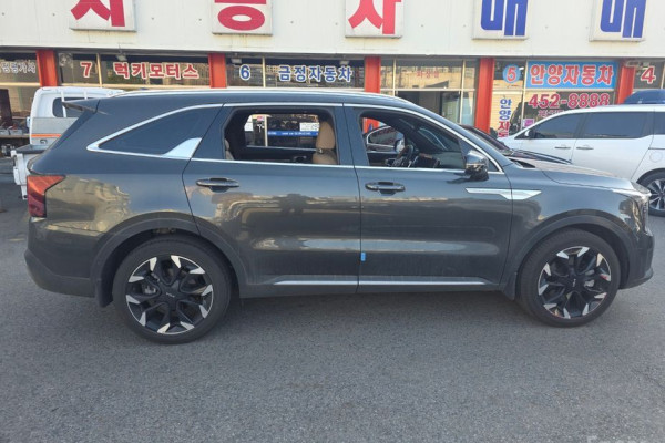2024 Kia Sorento с пробегом 7 690 км