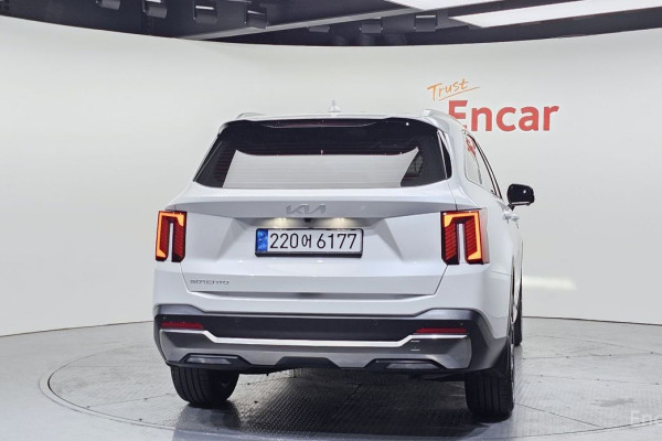 2023 Kia Sorento с пробегом 24 338 км