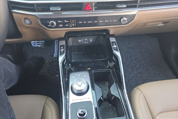 2024 Kia Sorento с пробегом 7 690 км