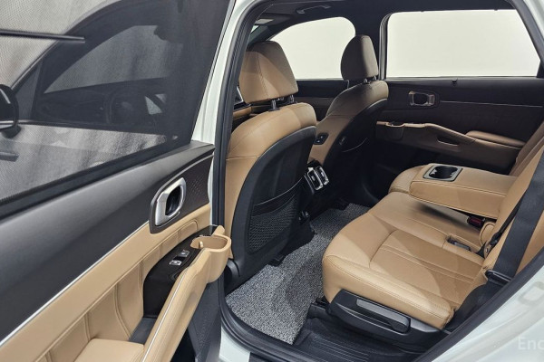 2023 Kia Sorento с пробегом 24 338 км