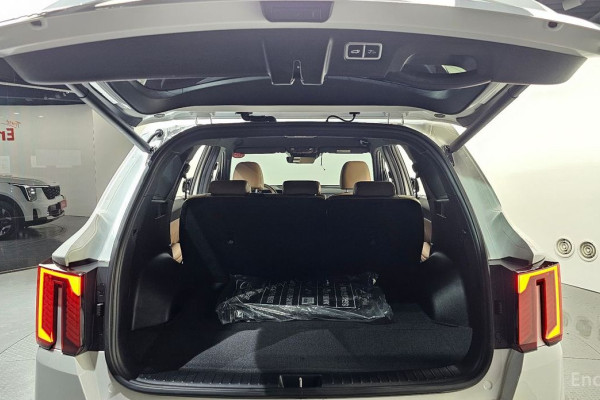 2023 Kia Sorento с пробегом 24 338 км