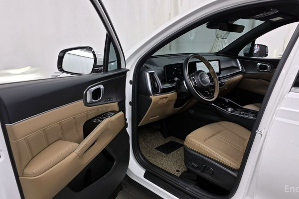 2024 Kia Sorento с пробегом 13 771 км