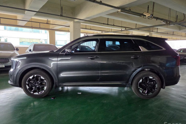 2025 Kia Sorento с пробегом 9 734 км