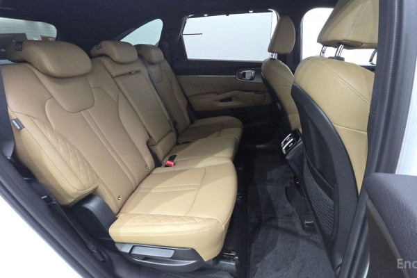 2024 Kia Sorento с пробегом 21 093 км