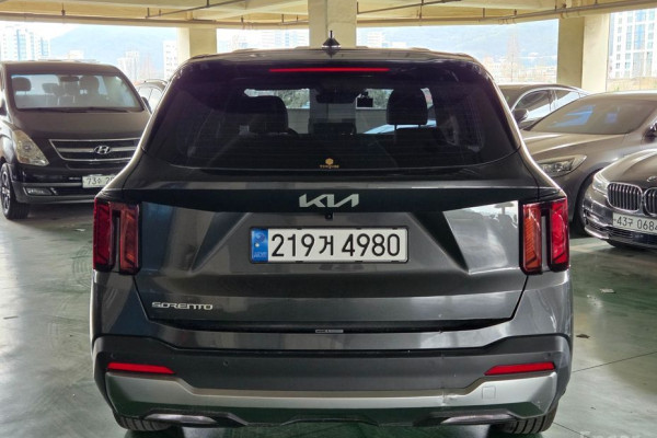 2025 Kia Sorento с пробегом 9 734 км