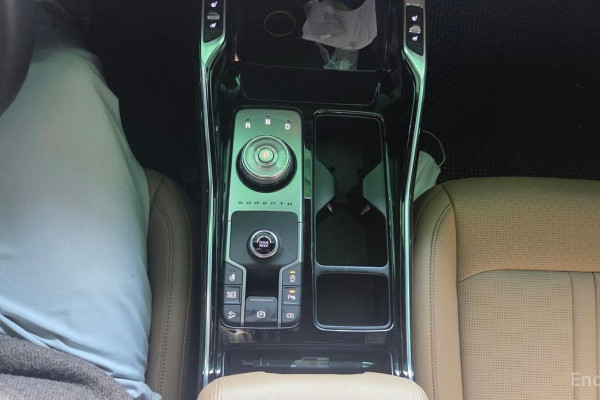 2025 Kia Sorento с пробегом 18 000 км