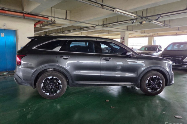 2025 Kia Sorento с пробегом 9 734 км