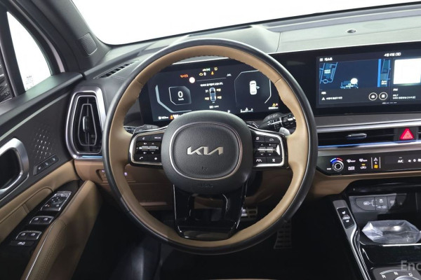 2023 Kia Sorento с пробегом 6 986 км